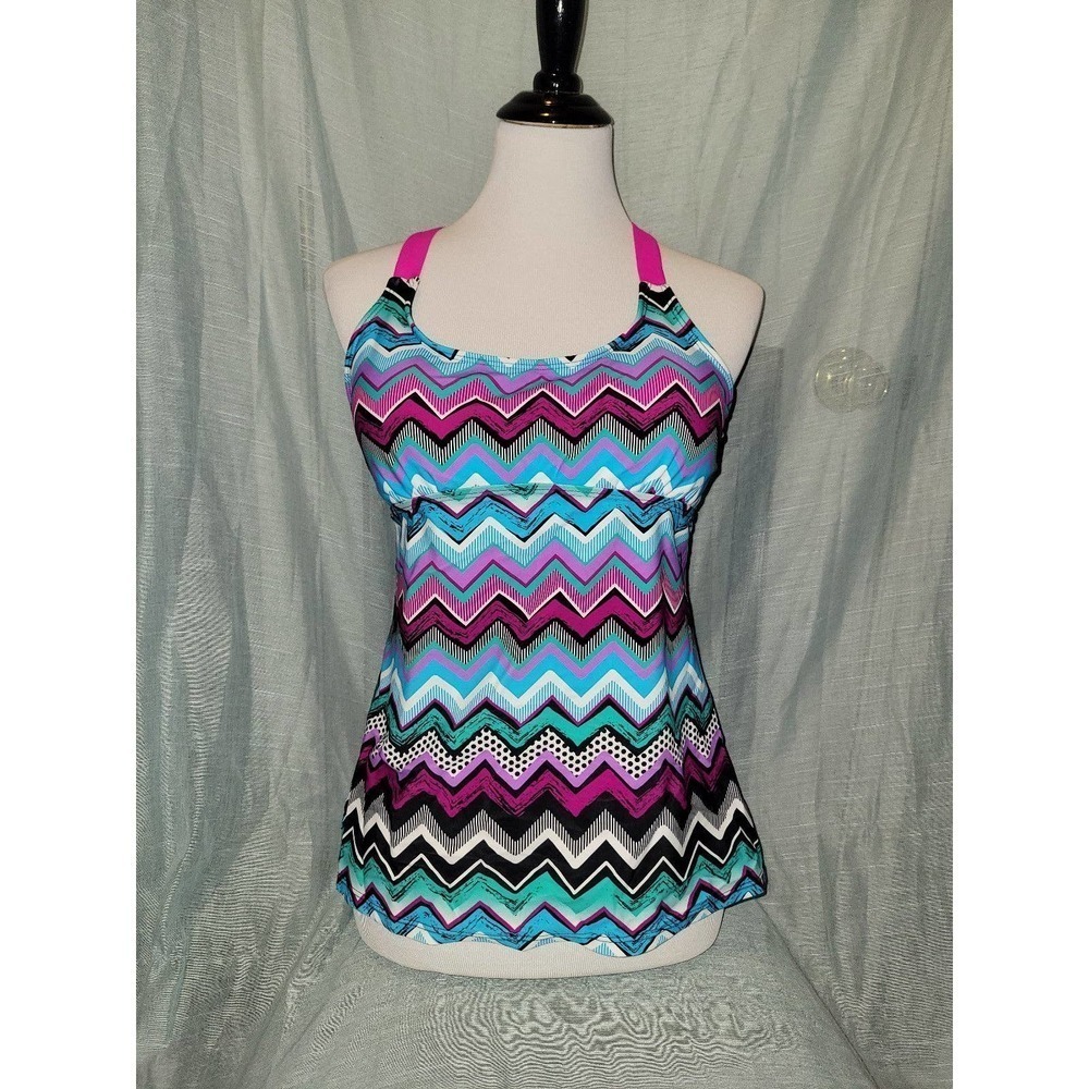 NWOT Taniki Bikini top large, Chevron